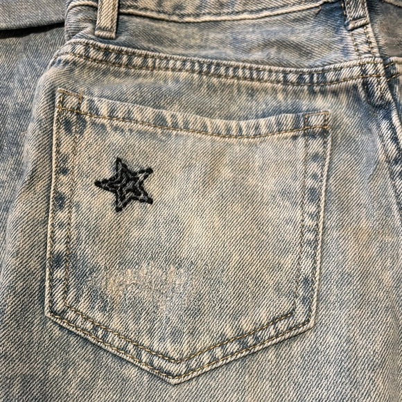 Trendy Light Wash Jeans with Patches - Picture 7 of 9